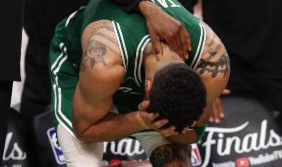 九游娱乐-夺冠落泪！塔图姆创神迹却失FMVP：冠军高于一切