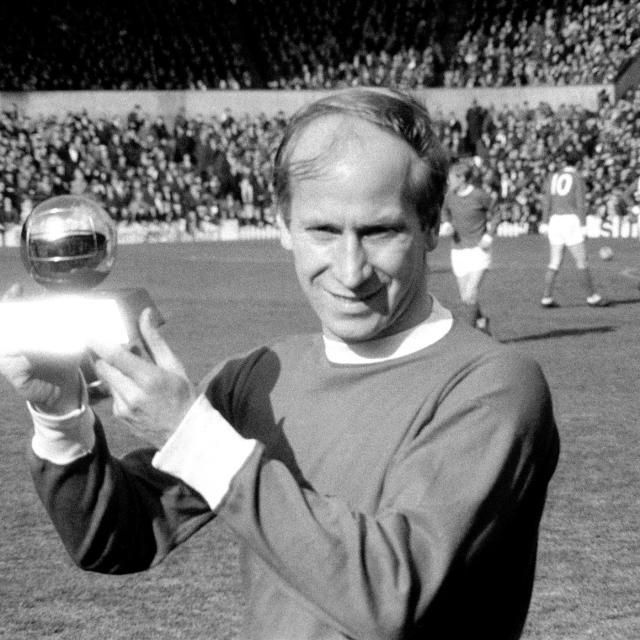 1697995943878028159.jpg 651257700.jpg